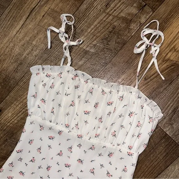 SOLD 💕Lulu’s Be A Wildflower Tie Strap Floral Mini Dress - Picture 6 of 16